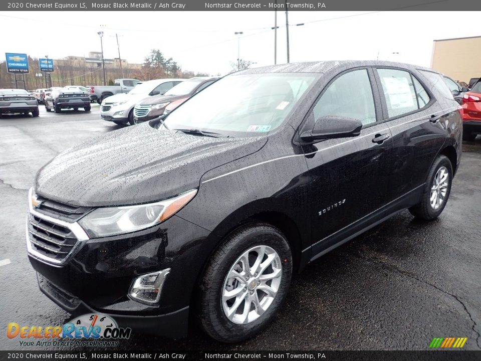 Front 3/4 View of 2020 Chevrolet Equinox LS Photo #1
