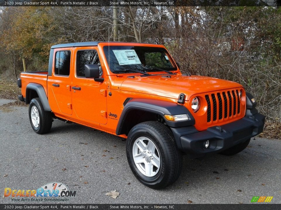 Front 3/4 View of 2020 Jeep Gladiator Sport 4x4 Photo #4