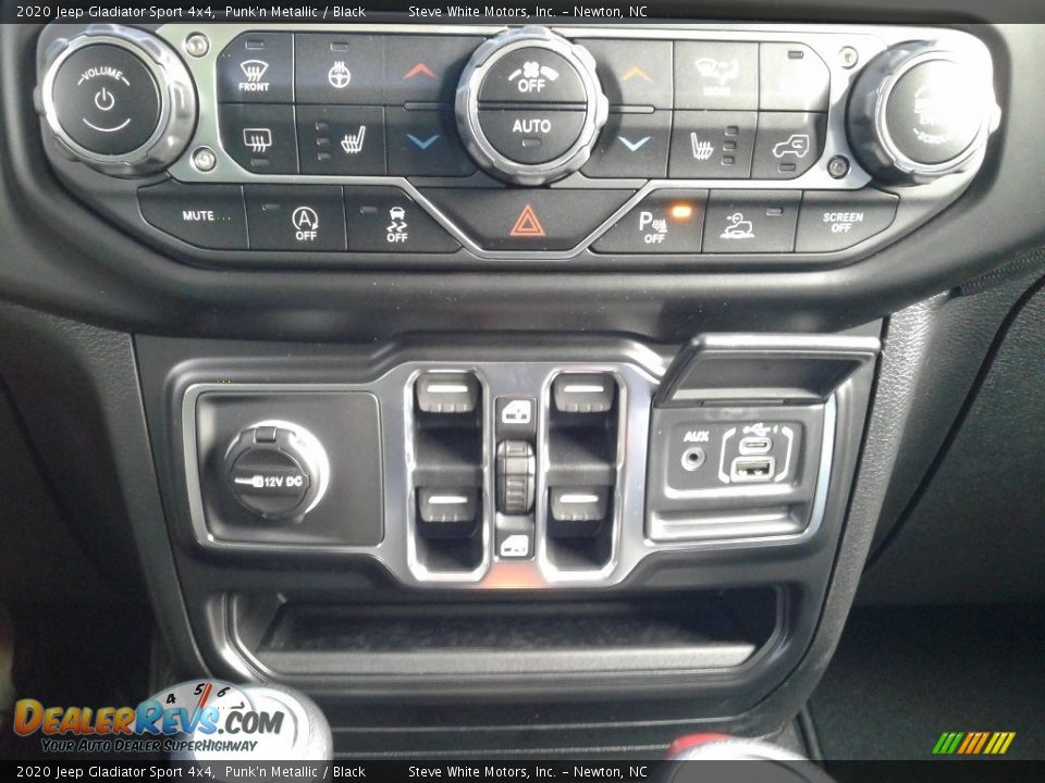 Controls of 2020 Jeep Gladiator Sport 4x4 Photo #25