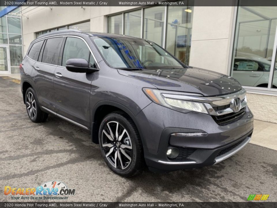 Front 3/4 View of 2020 Honda Pilot Touring AWD Photo #2
