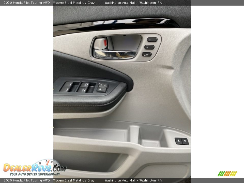 Controls of 2020 Honda Pilot Touring AWD Photo #11