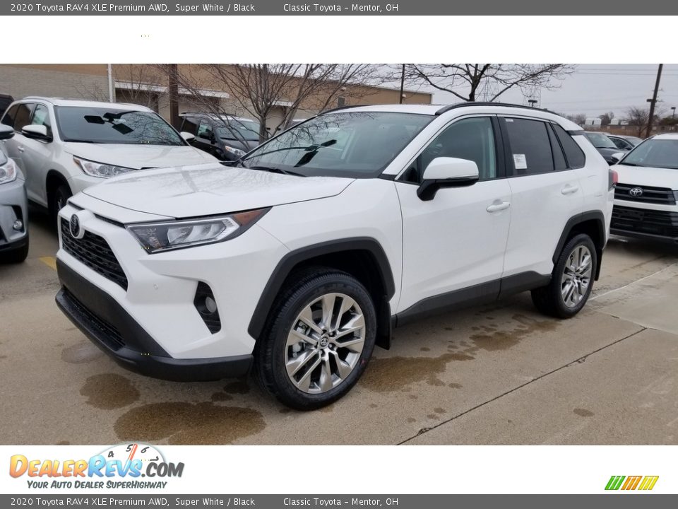 Front 3/4 View of 2020 Toyota RAV4 XLE Premium AWD Photo #1