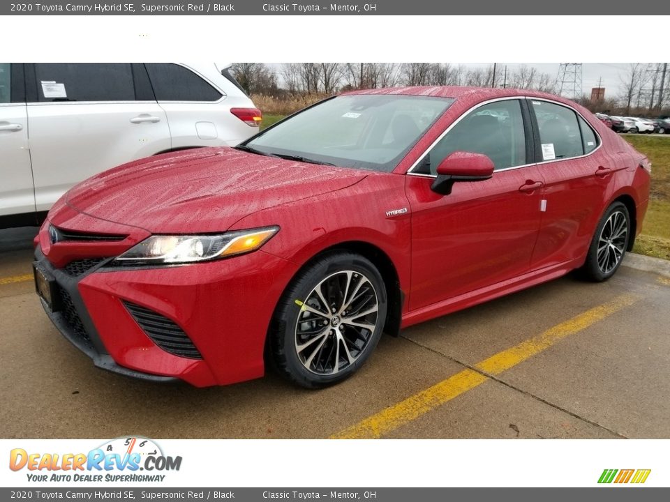 Front 3/4 View of 2020 Toyota Camry Hybrid SE Photo #1