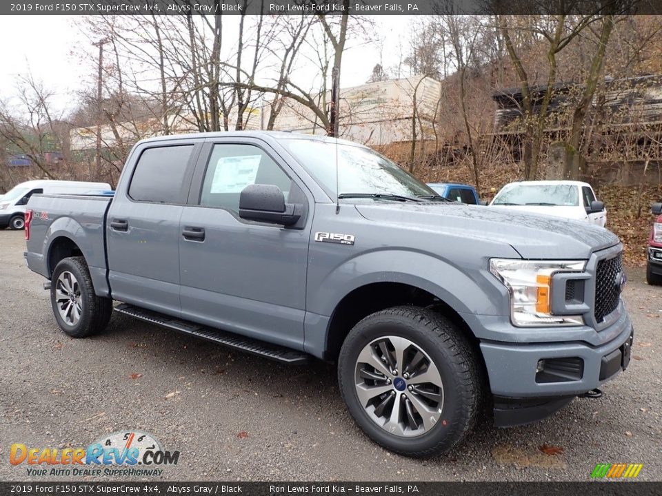 Front 3/4 View of 2019 Ford F150 STX SuperCrew 4x4 Photo #8