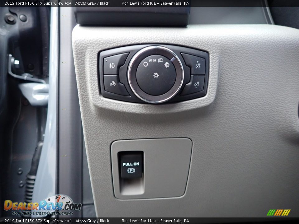 Controls of 2019 Ford F150 STX SuperCrew 4x4 Photo #11