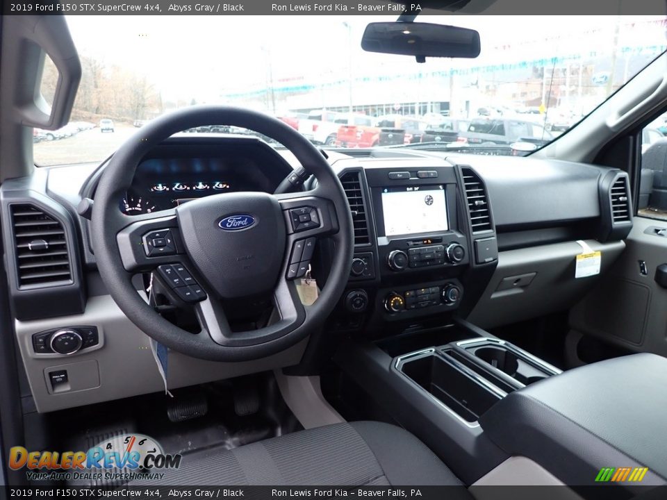 Dashboard of 2019 Ford F150 STX SuperCrew 4x4 Photo #14