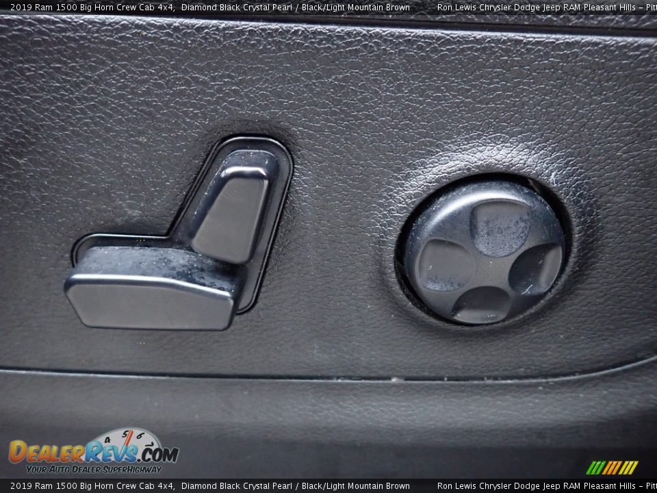 2019 Ram 1500 Big Horn Crew Cab 4x4 Diamond Black Crystal Pearl / Black/Light Mountain Brown Photo #16