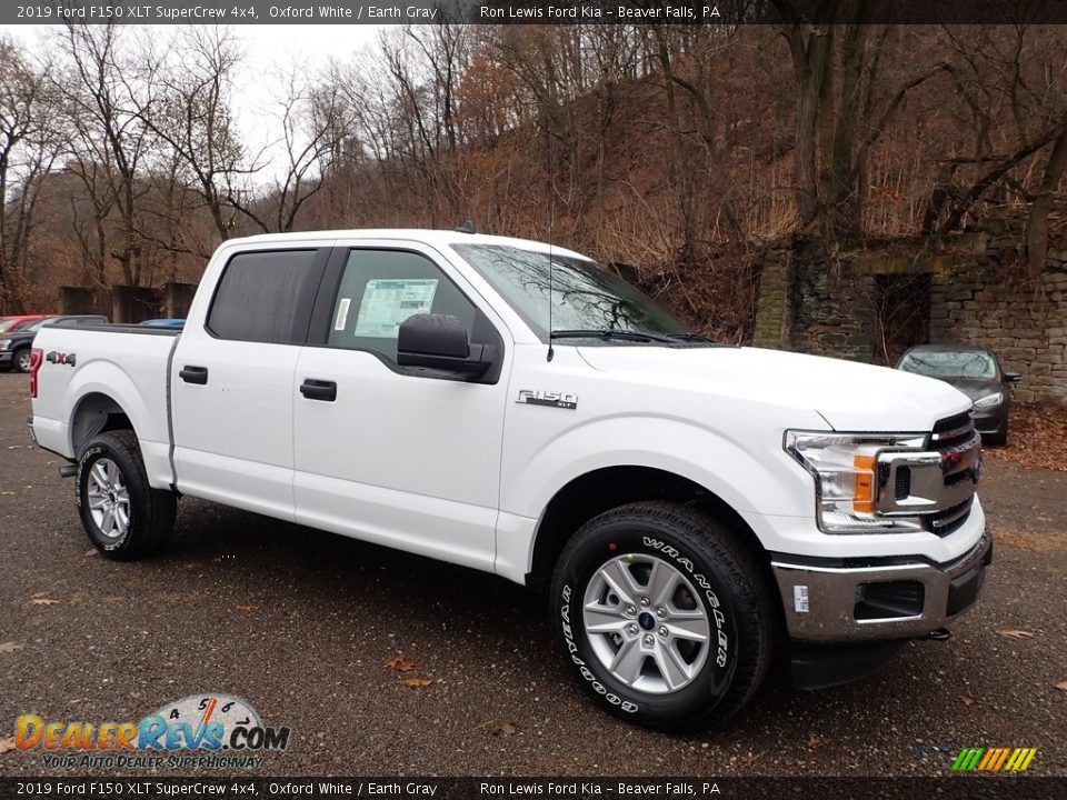 Front 3/4 View of 2019 Ford F150 XLT SuperCrew 4x4 Photo #8