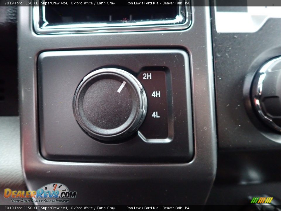 Controls of 2019 Ford F150 XLT SuperCrew 4x4 Photo #17