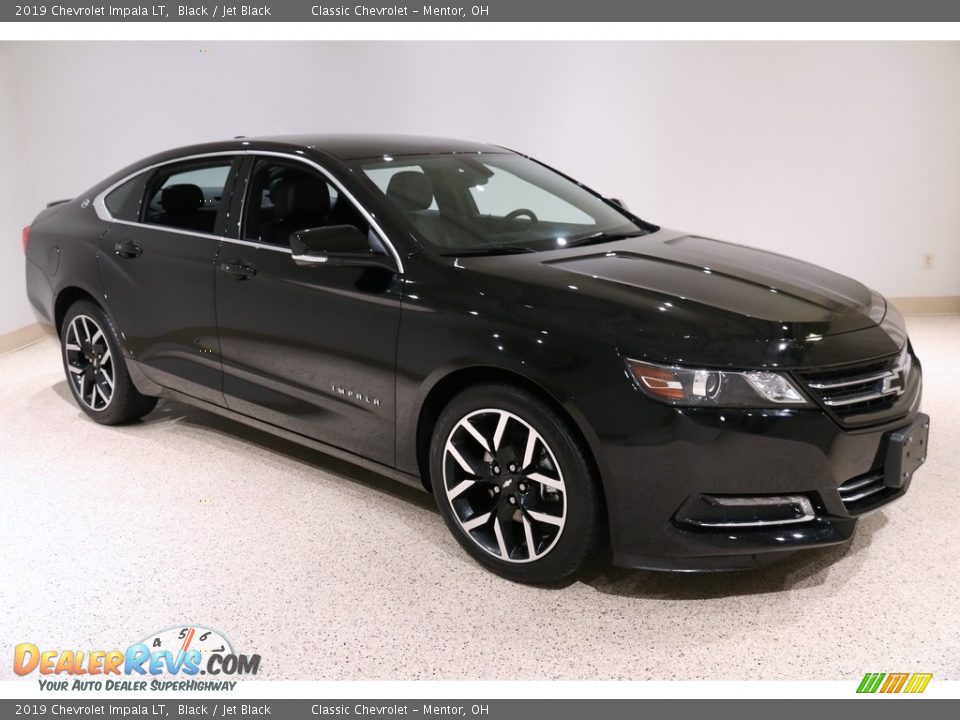 Front 3/4 View of 2019 Chevrolet Impala LT Photo #1