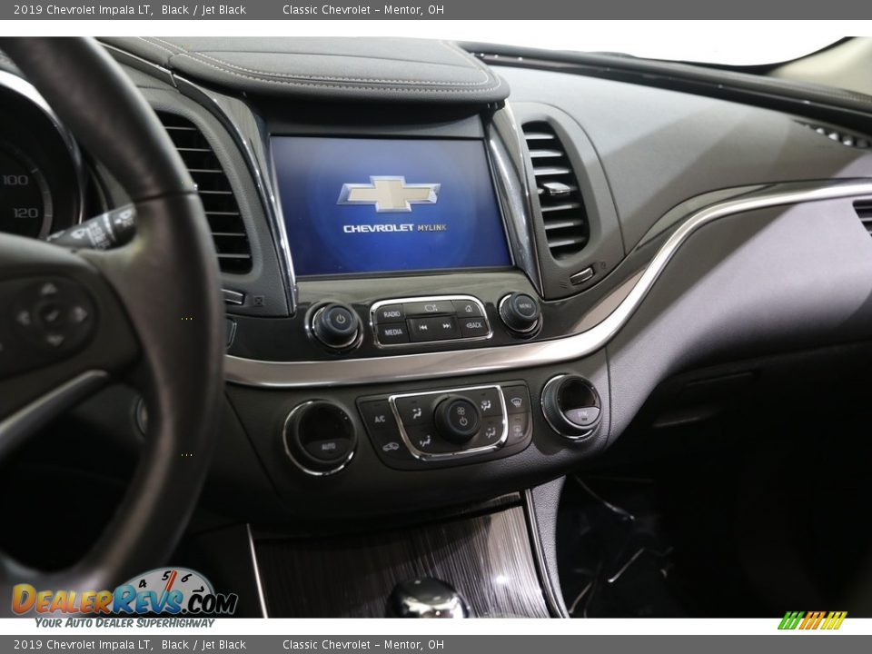 Controls of 2019 Chevrolet Impala LT Photo #9