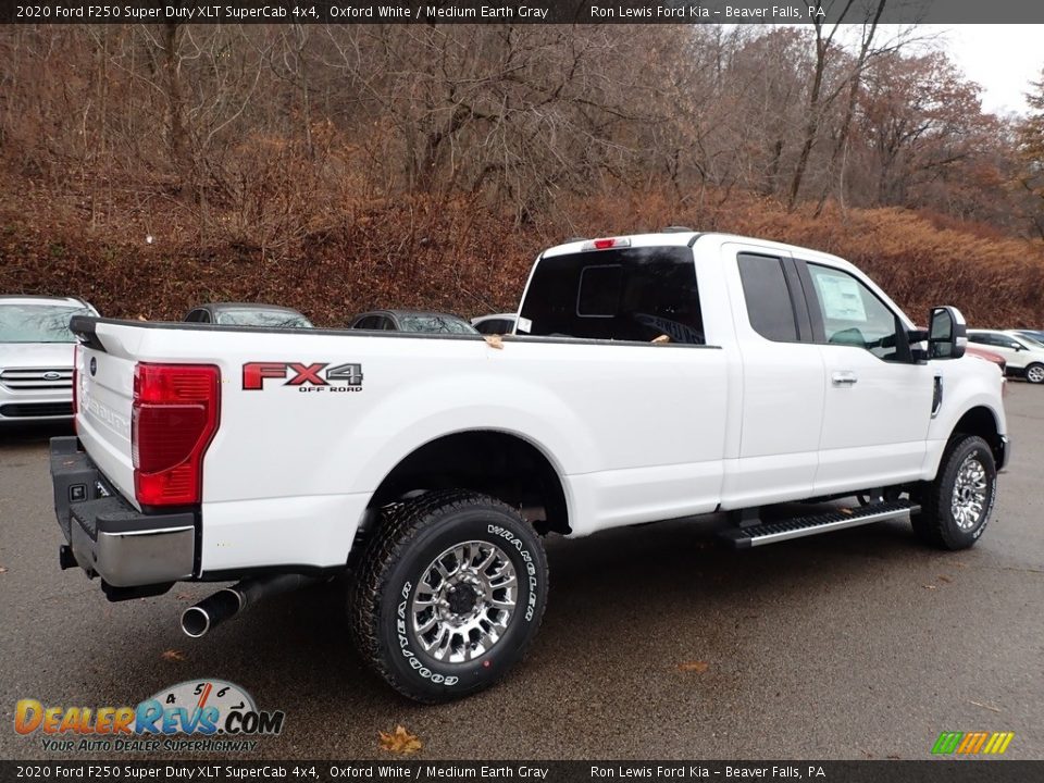 2020 Ford F250 Super Duty XLT SuperCab 4x4 Oxford White / Medium Earth Gray Photo #2