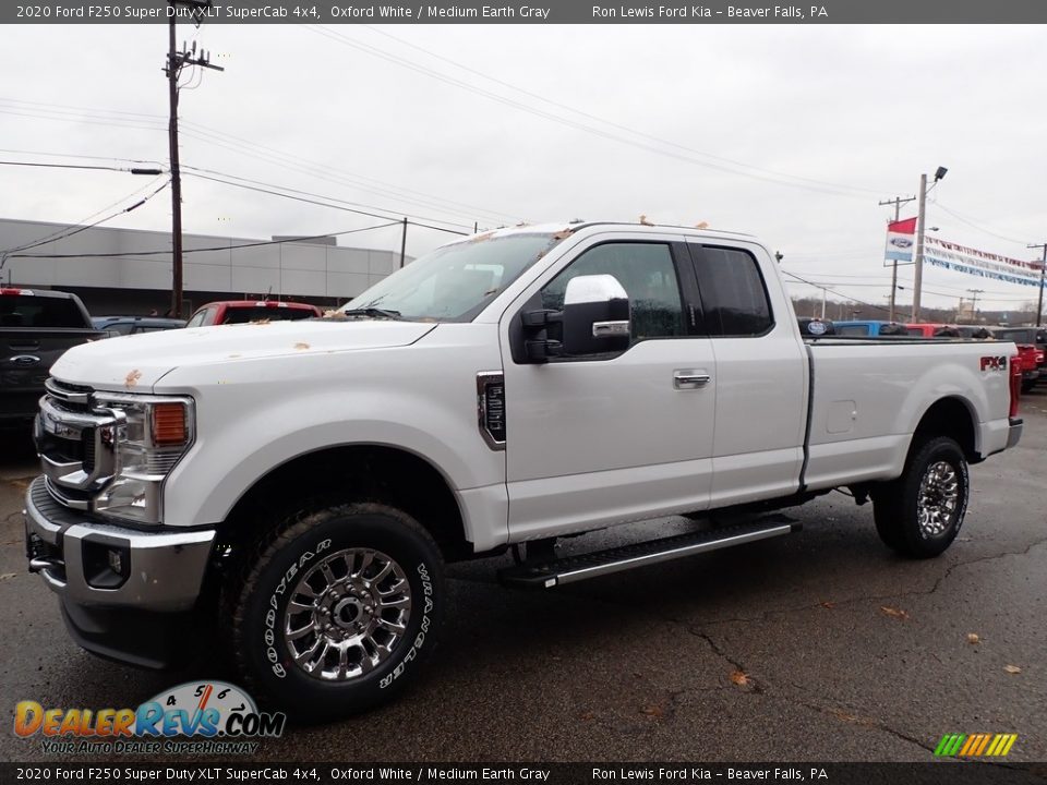 Front 3/4 View of 2020 Ford F250 Super Duty XLT SuperCab 4x4 Photo #6