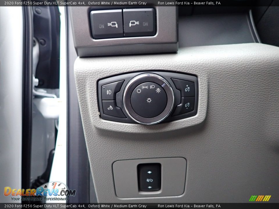 Controls of 2020 Ford F250 Super Duty XLT SuperCab 4x4 Photo #12
