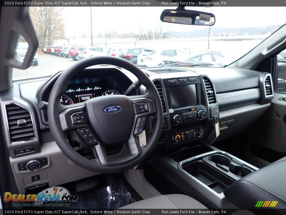 Front Seat of 2020 Ford F250 Super Duty XLT SuperCab 4x4 Photo #15