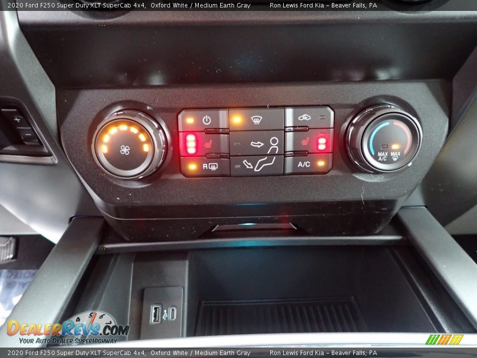 Controls of 2020 Ford F250 Super Duty XLT SuperCab 4x4 Photo #19