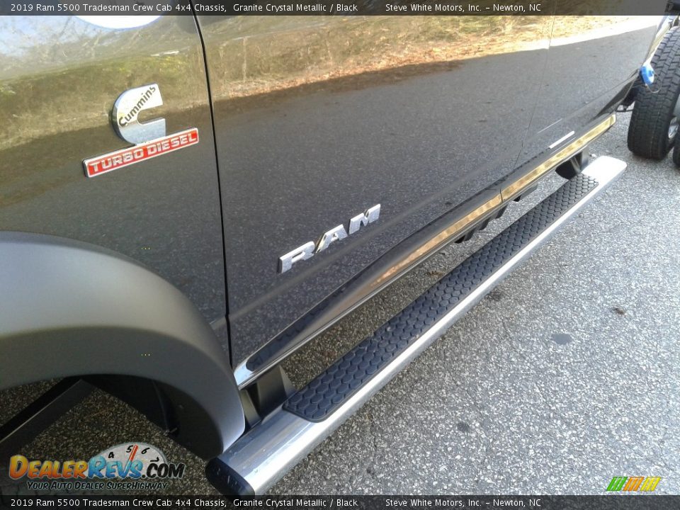 2019 Ram 5500 Tradesman Crew Cab 4x4 Chassis Granite Crystal Metallic / Black Photo #23