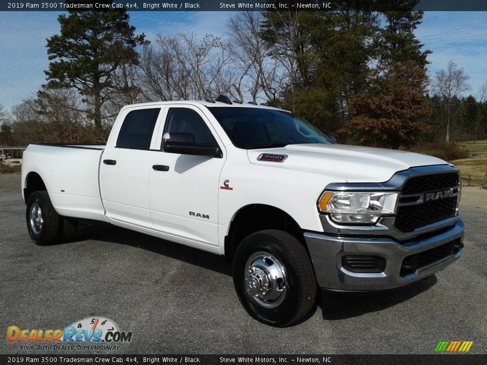 2019 Ram 3500 Tradesman Crew Cab 4x4 Bright White / Black Photo #4