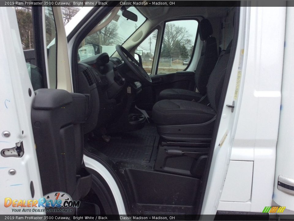 Front Seat of 2019 Ram ProMaster 3500 Cutaway Photo #12