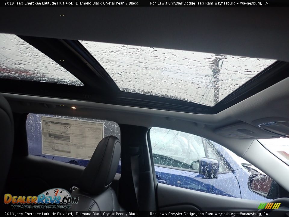 2019 Jeep Cherokee Latitude Plus 4x4 Diamond Black Crystal Pearl / Black Photo #12