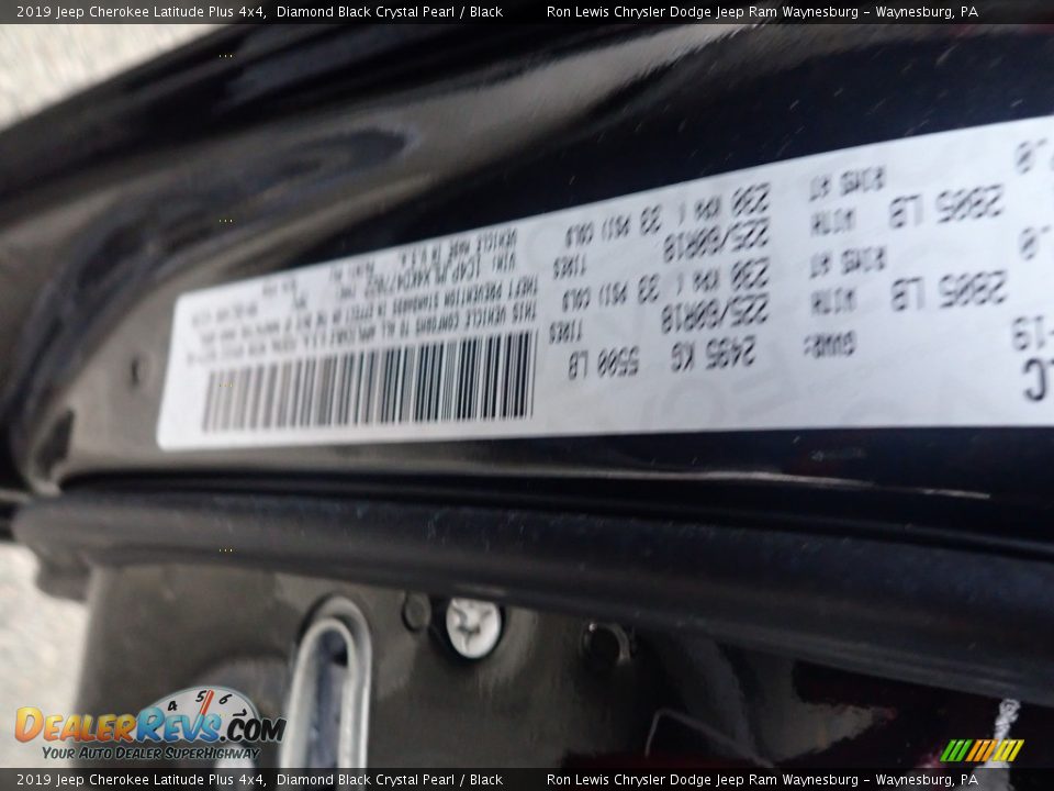 2019 Jeep Cherokee Latitude Plus 4x4 Diamond Black Crystal Pearl / Black Photo #15