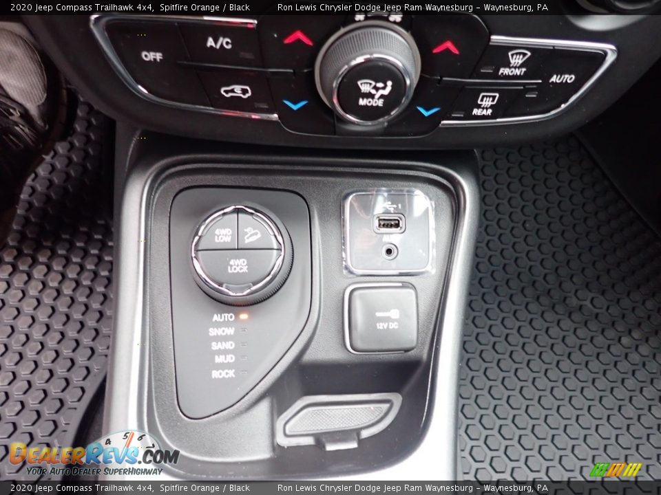Controls of 2020 Jeep Compass Trailhawk 4x4 Photo #18
