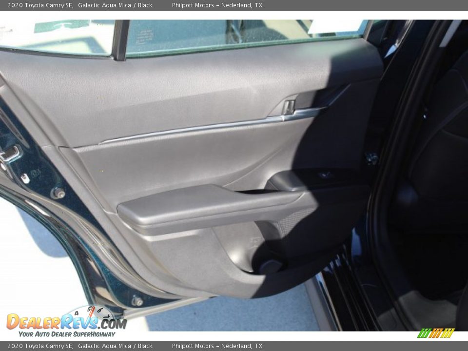 2020 Toyota Camry SE Galactic Aqua Mica / Black Photo #17