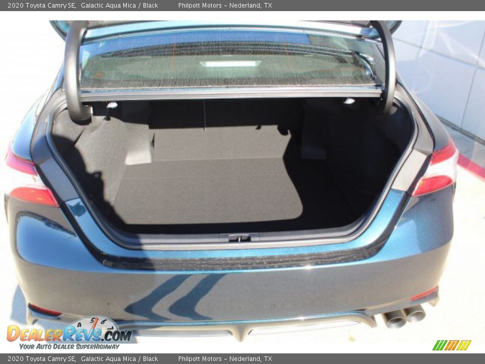 2020 Toyota Camry SE Galactic Aqua Mica / Black Photo #19