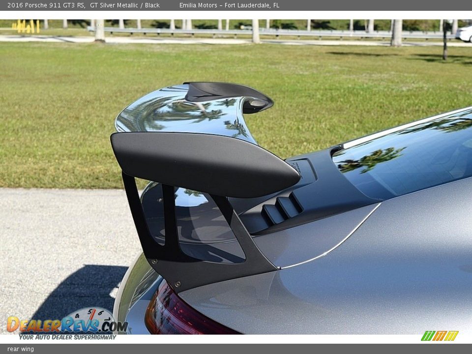 rear wing - 2016 Porsche 911