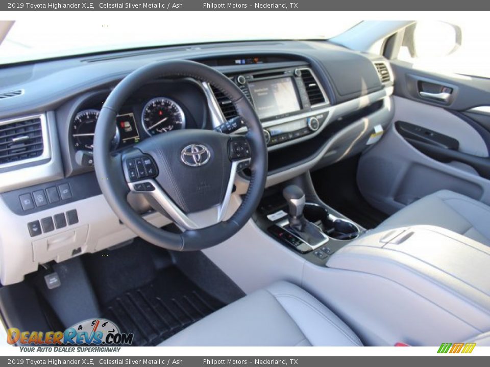 2019 Toyota Highlander XLE Celestial Silver Metallic / Ash Photo #11