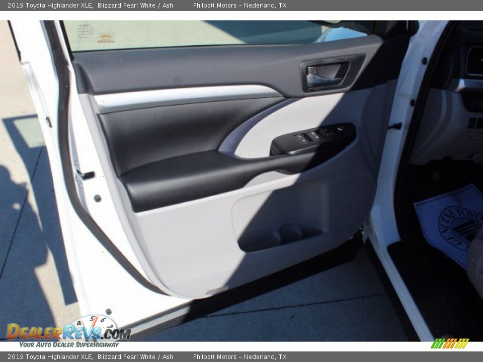 2019 Toyota Highlander XLE Blizzard Pearl White / Ash Photo #8