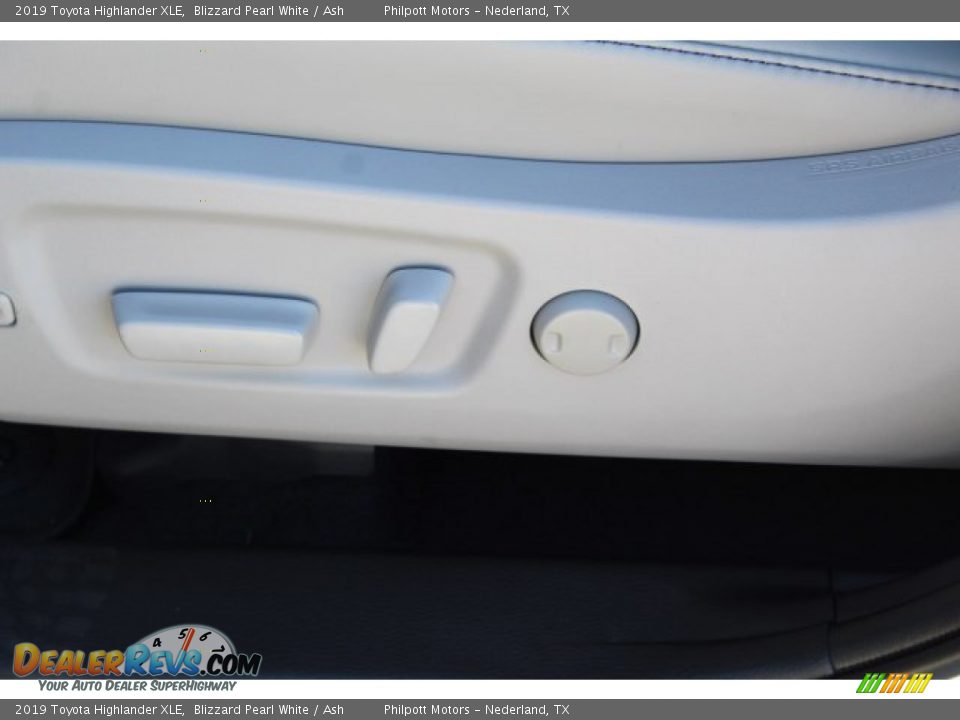 2019 Toyota Highlander XLE Blizzard Pearl White / Ash Photo #10