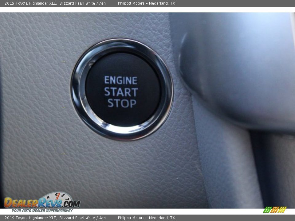 2019 Toyota Highlander XLE Blizzard Pearl White / Ash Photo #15