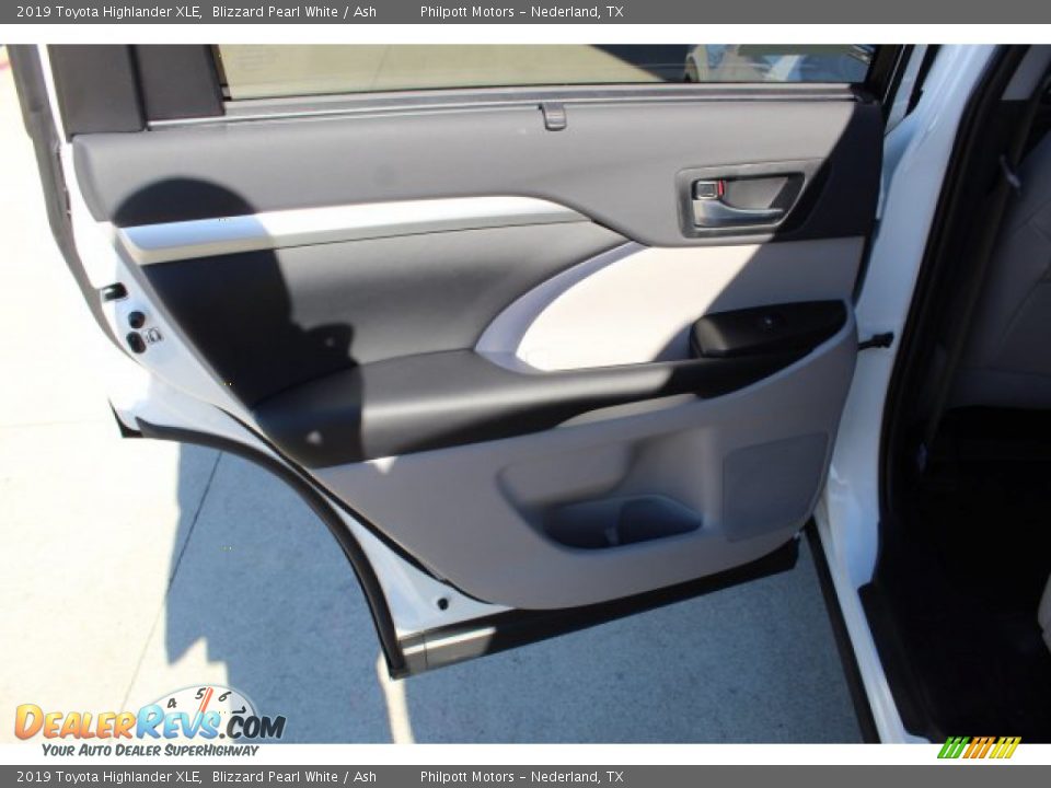 2019 Toyota Highlander XLE Blizzard Pearl White / Ash Photo #18