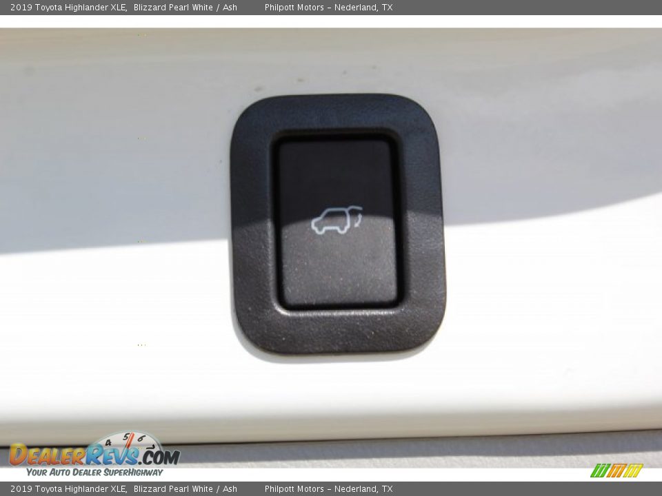 2019 Toyota Highlander XLE Blizzard Pearl White / Ash Photo #21