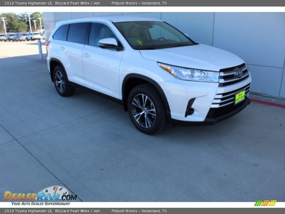 2019 Toyota Highlander LE Blizzard Pearl White / Ash Photo #2