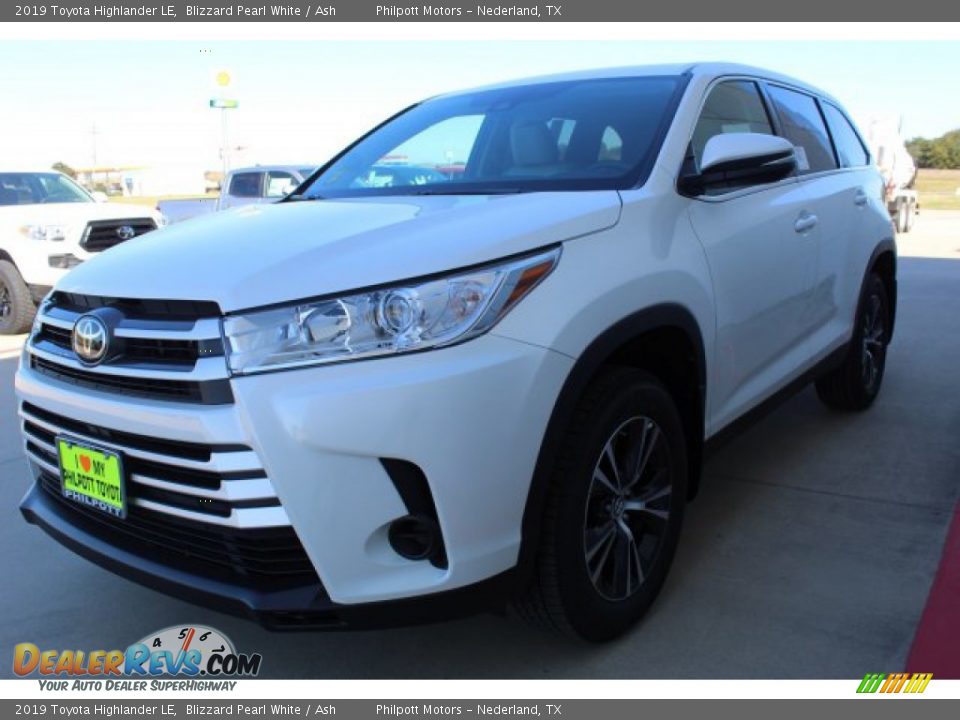 2019 Toyota Highlander LE Blizzard Pearl White / Ash Photo #4