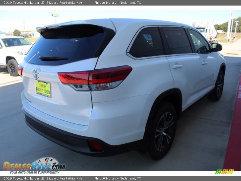 2019 Toyota Highlander LE Blizzard Pearl White / Ash Photo #8