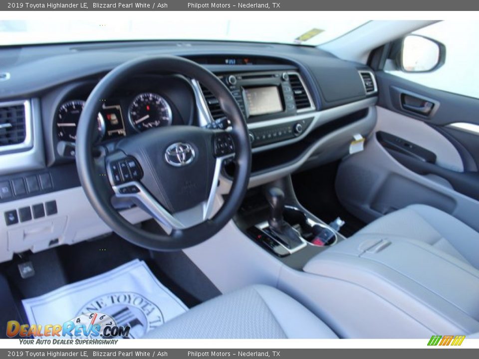 2019 Toyota Highlander LE Blizzard Pearl White / Ash Photo #11