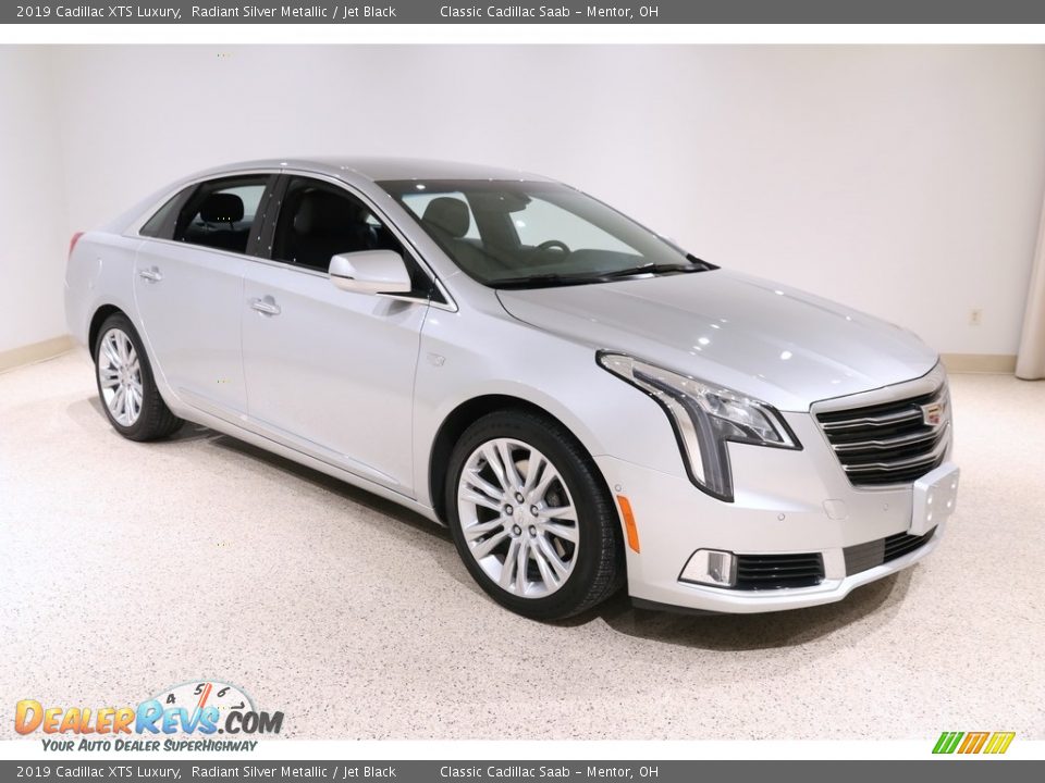 Front 3/4 View of 2019 Cadillac XTS Luxury Photo #1