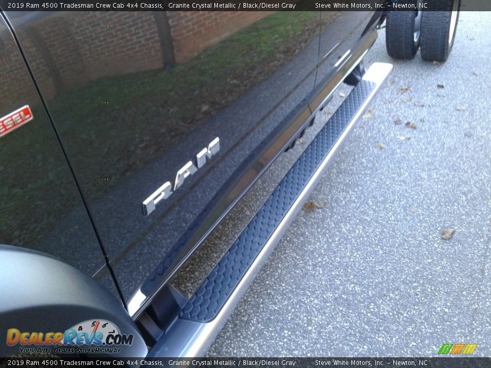 2019 Ram 4500 Tradesman Crew Cab 4x4 Chassis Granite Crystal Metallic / Black/Diesel Gray Photo #24