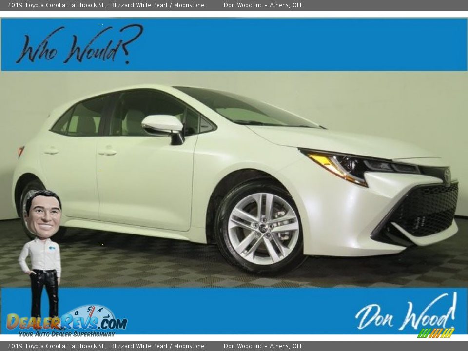 2019 Toyota Corolla Hatchback SE Blizzard White Pearl / Moonstone Photo #1