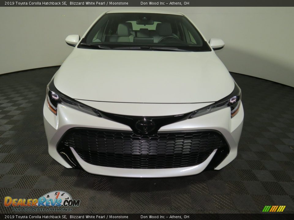 2019 Toyota Corolla Hatchback SE Blizzard White Pearl / Moonstone Photo #4