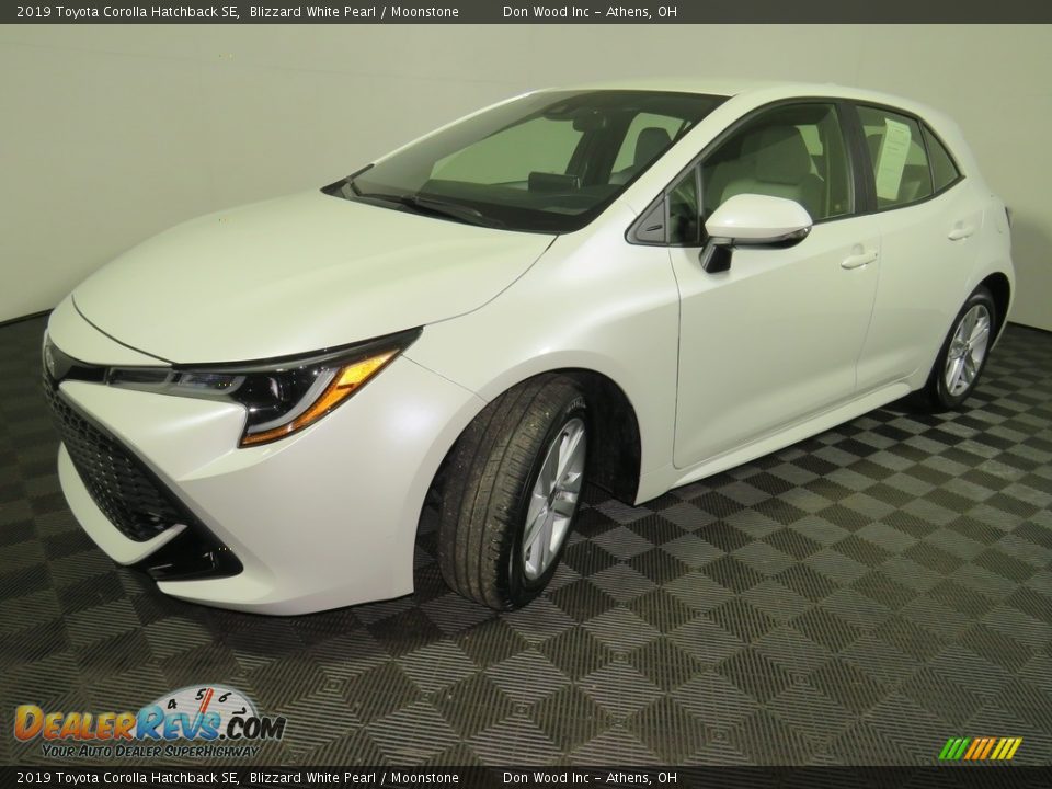 2019 Toyota Corolla Hatchback SE Blizzard White Pearl / Moonstone Photo #7