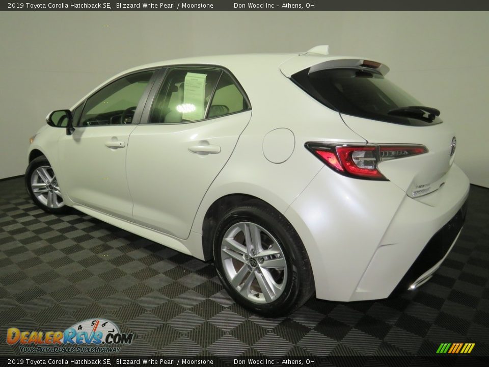 2019 Toyota Corolla Hatchback SE Blizzard White Pearl / Moonstone Photo #9