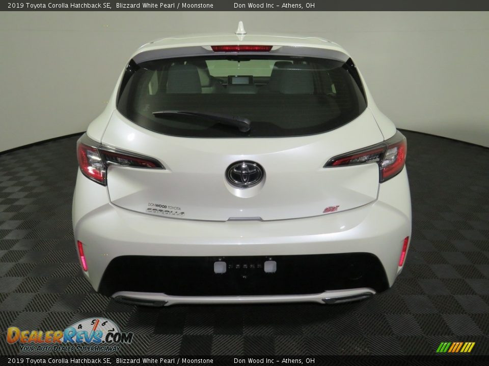 2019 Toyota Corolla Hatchback SE Blizzard White Pearl / Moonstone Photo #11