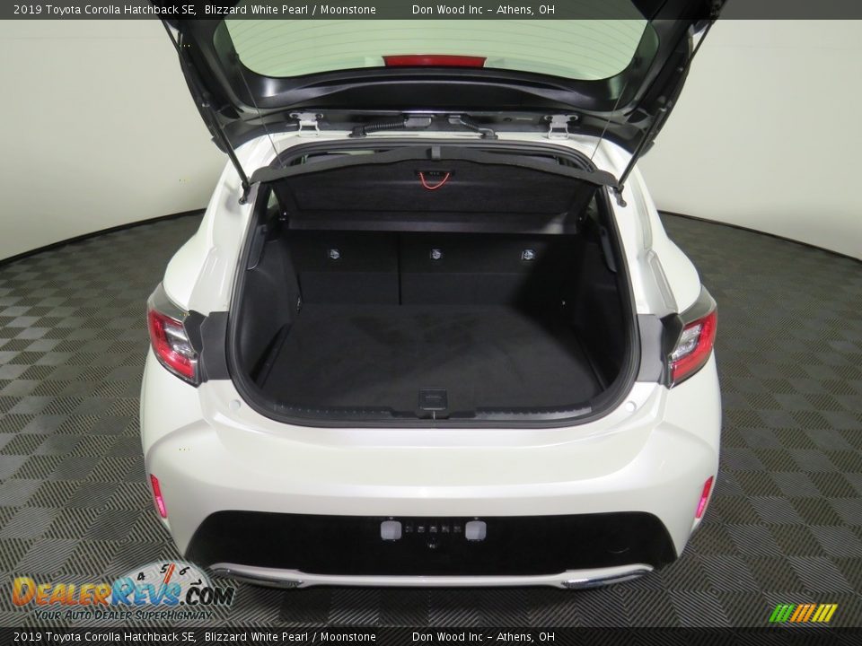 2019 Toyota Corolla Hatchback SE Blizzard White Pearl / Moonstone Photo #12