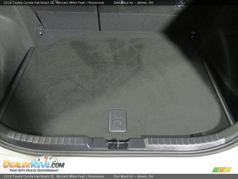 2019 Toyota Corolla Hatchback SE Blizzard White Pearl / Moonstone Photo #13