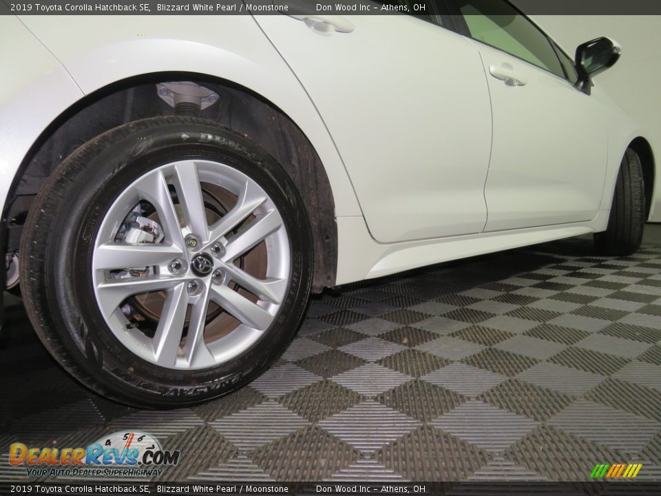2019 Toyota Corolla Hatchback SE Blizzard White Pearl / Moonstone Photo #16