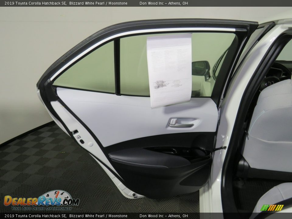2019 Toyota Corolla Hatchback SE Blizzard White Pearl / Moonstone Photo #21